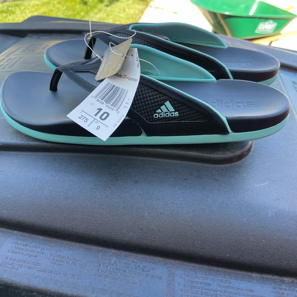 Brand new never worn cloud foam flip flops